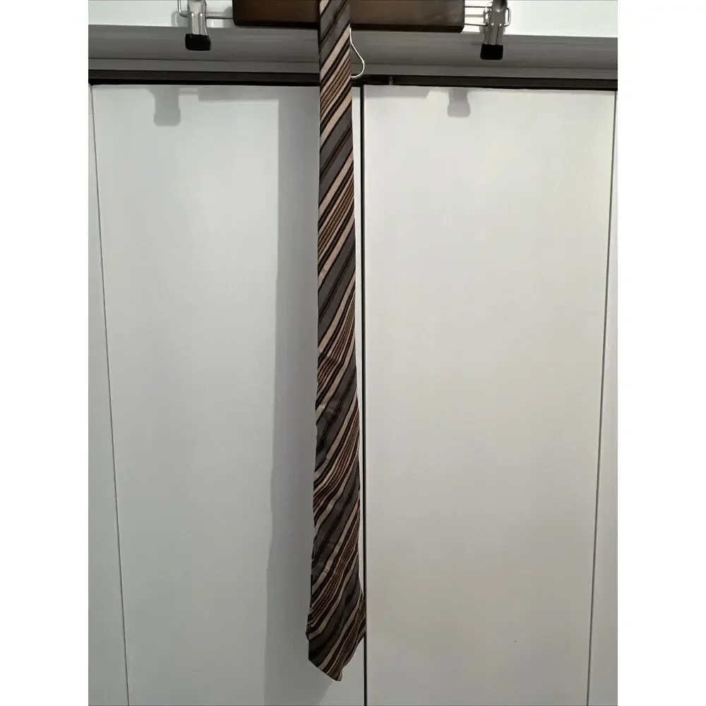 VTG Gucci Striped ALL SILK Neck Tie‎ Preppy Designer Logo